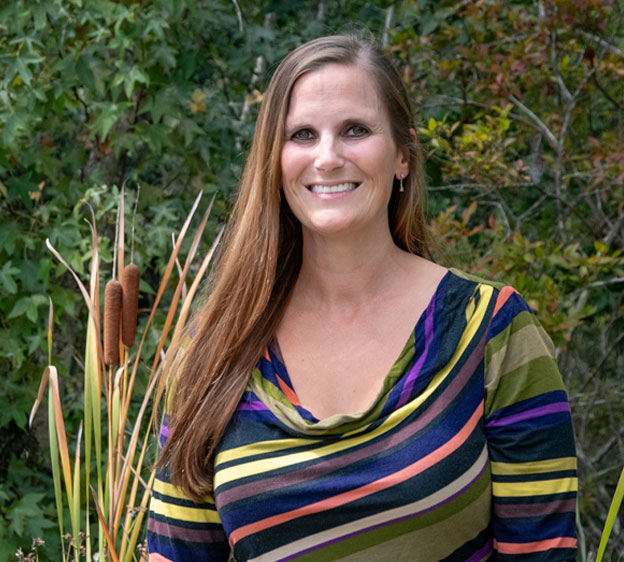 Beaufort Memorial primary care provider Kimberly Bean, MSN, FNP-C, smiles at the camera while standing outdoors.