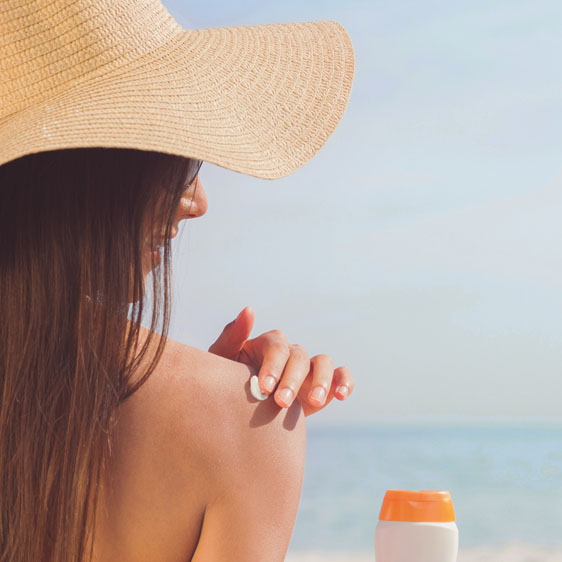 woman applying sunscreen